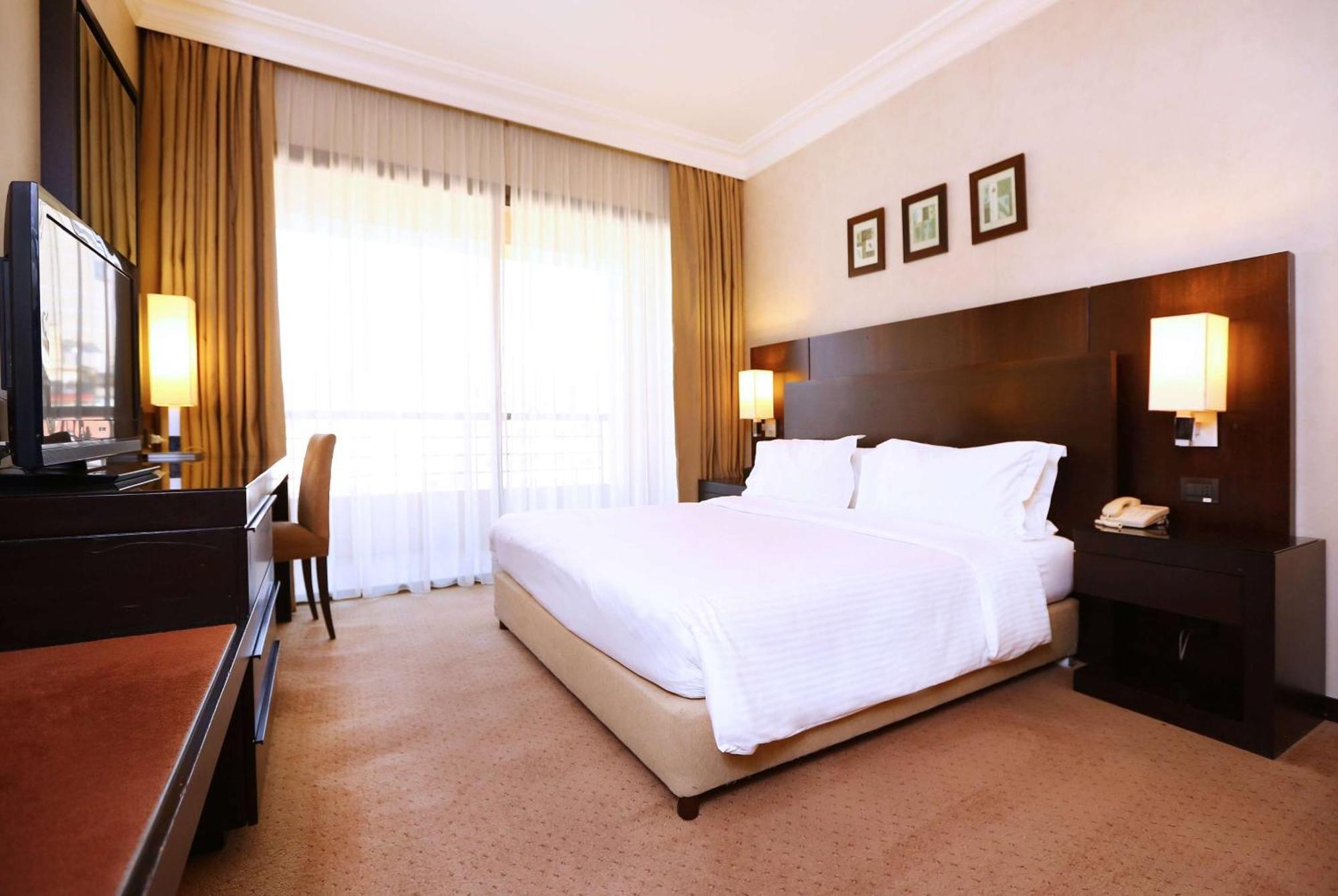 รามาดา พลาซา บาย วินด์แฮม เบรุต ราอูเช Hotel ภายนอก รูปภาพ
