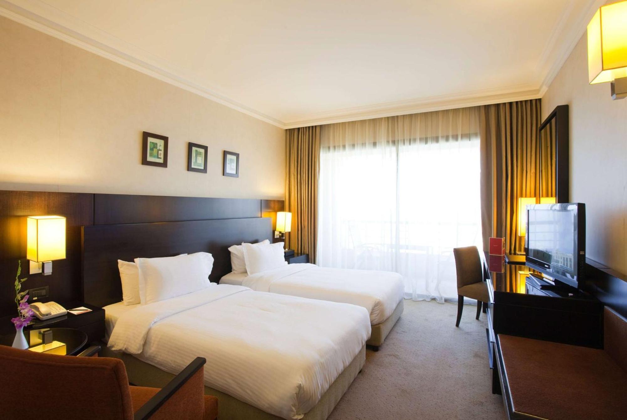 รามาดา พลาซา บาย วินด์แฮม เบรุต ราอูเช Hotel ภายนอก รูปภาพ