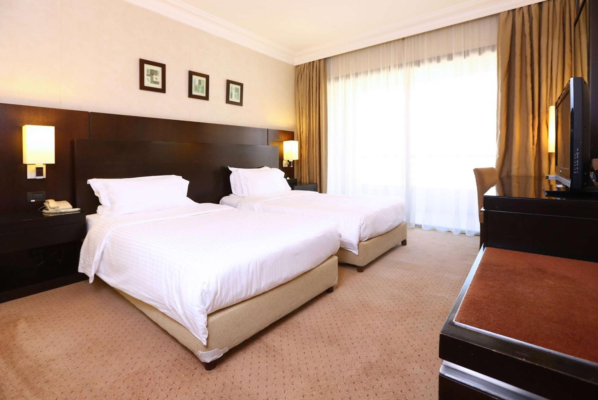 รามาดา พลาซา บาย วินด์แฮม เบรุต ราอูเช Hotel ภายนอก รูปภาพ