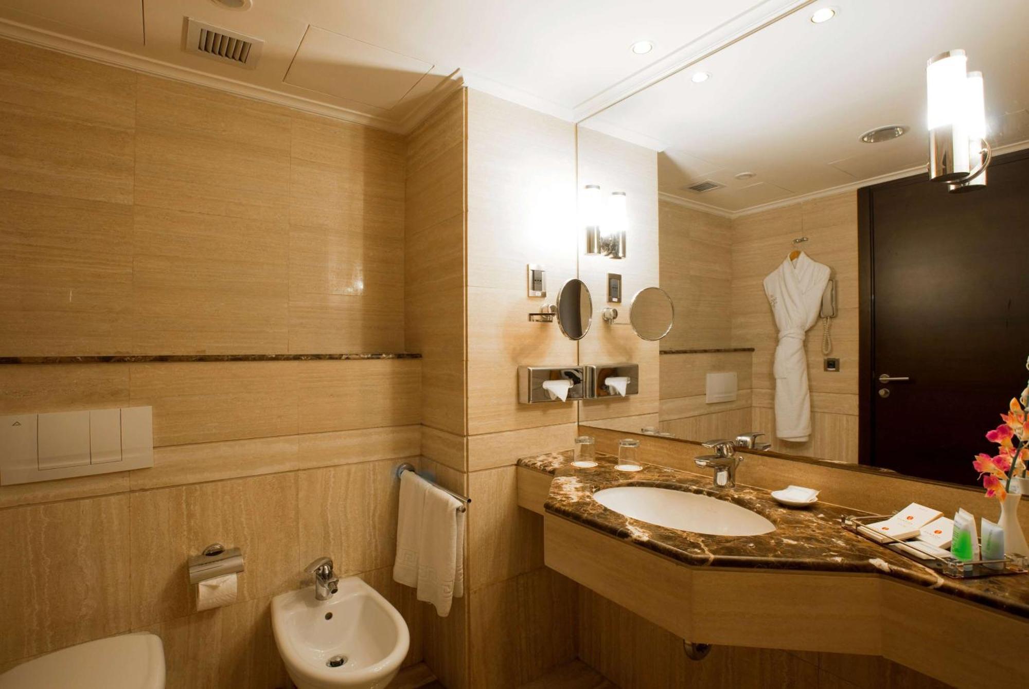 รามาดา พลาซา บาย วินด์แฮม เบรุต ราอูเช Hotel ภายนอก รูปภาพ
