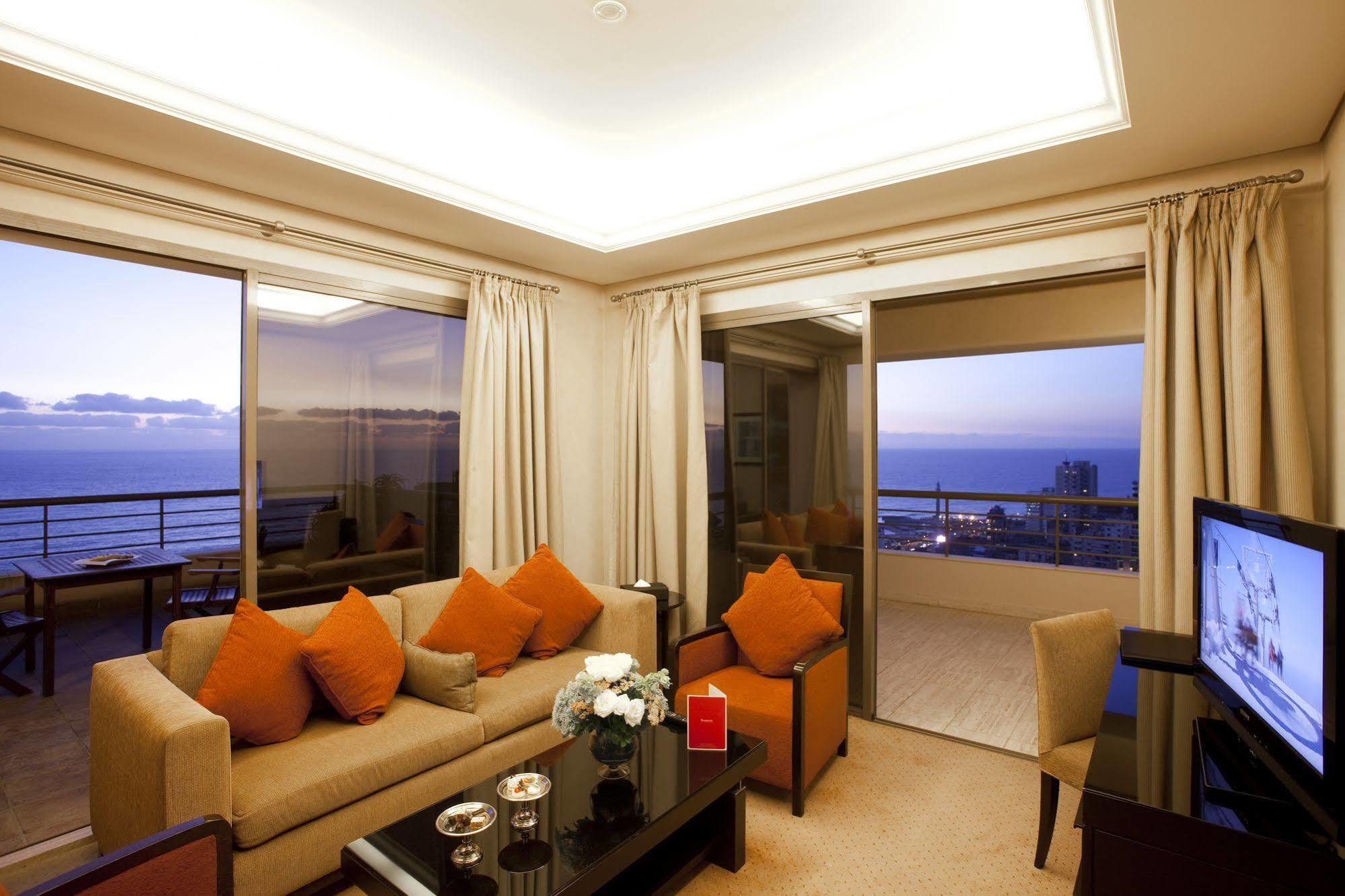 รามาดา พลาซา บาย วินด์แฮม เบรุต ราอูเช Hotel ภายนอก รูปภาพ