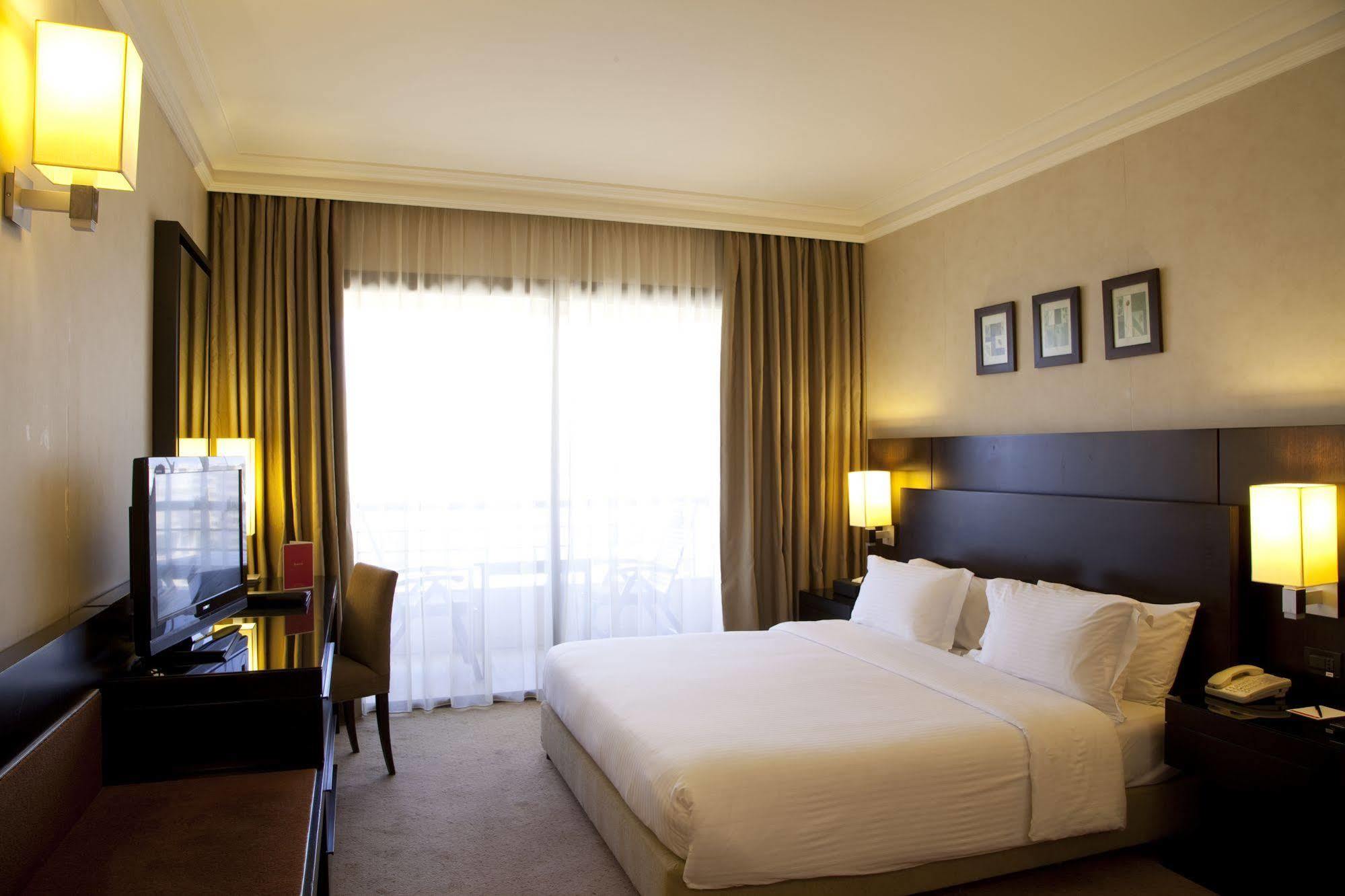 รามาดา พลาซา บาย วินด์แฮม เบรุต ราอูเช Hotel ภายนอก รูปภาพ