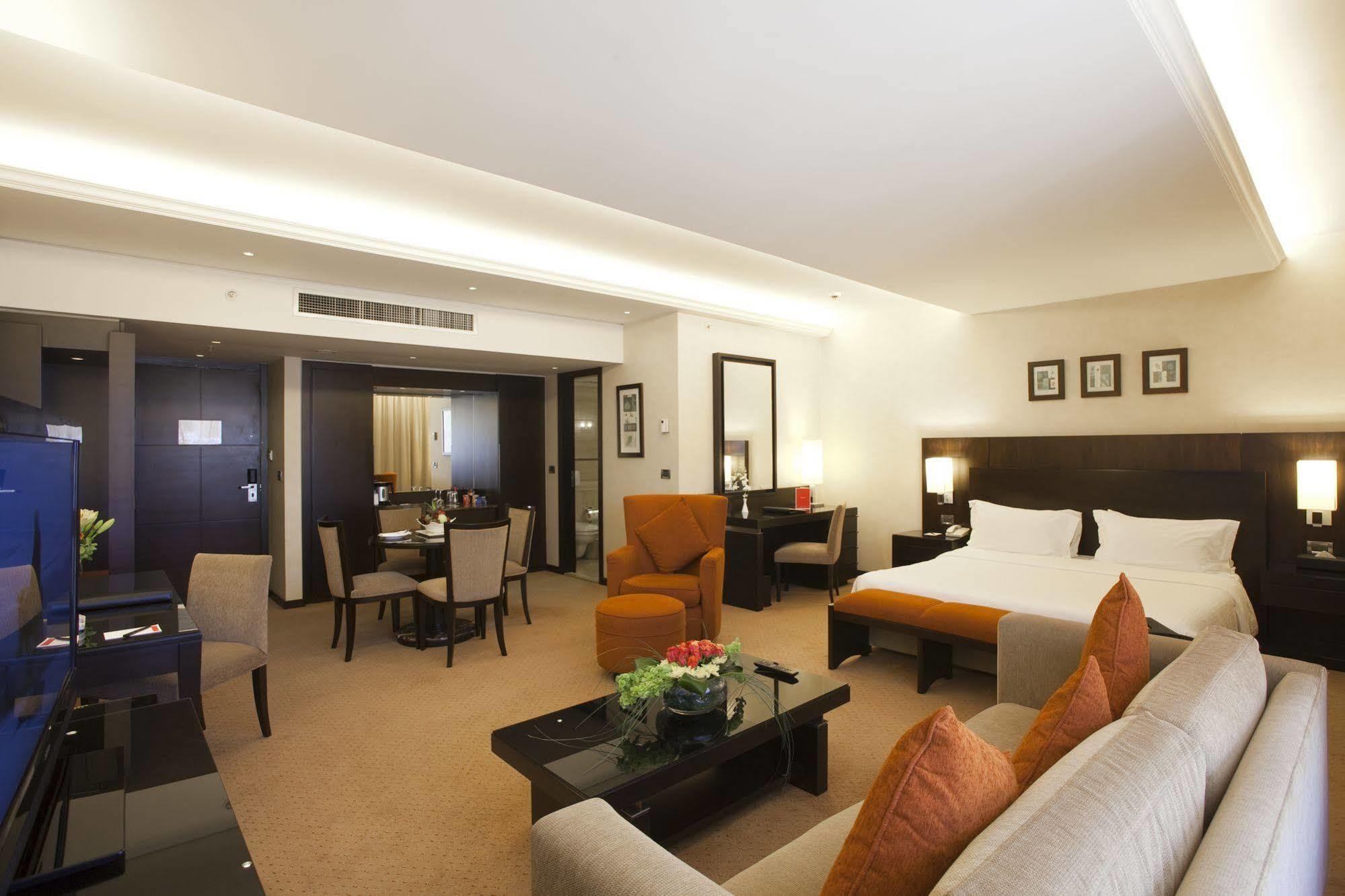 รามาดา พลาซา บาย วินด์แฮม เบรุต ราอูเช Hotel ภายนอก รูปภาพ
