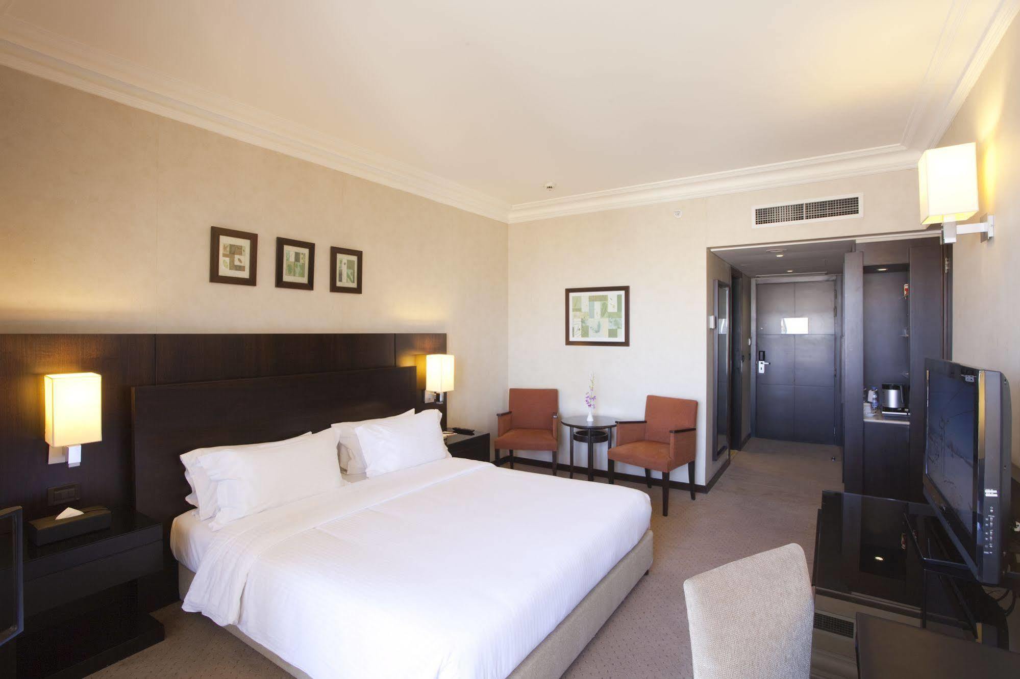 รามาดา พลาซา บาย วินด์แฮม เบรุต ราอูเช Hotel ภายนอก รูปภาพ